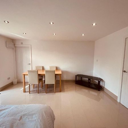 Large Studio Flat B Near Heathrow Hillingdon Eksteriør bilde
