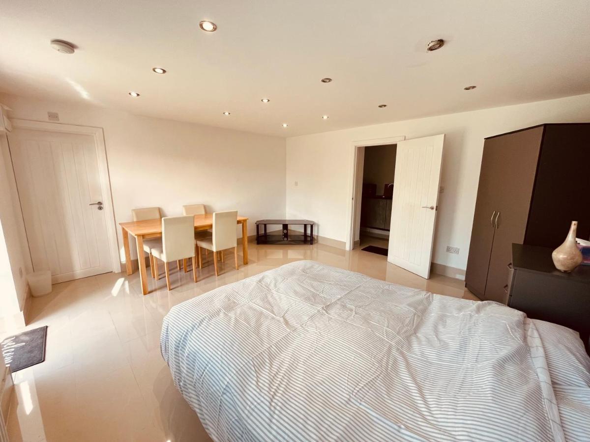 Large Studio Flat B Near Heathrow Hillingdon Eksteriør bilde
