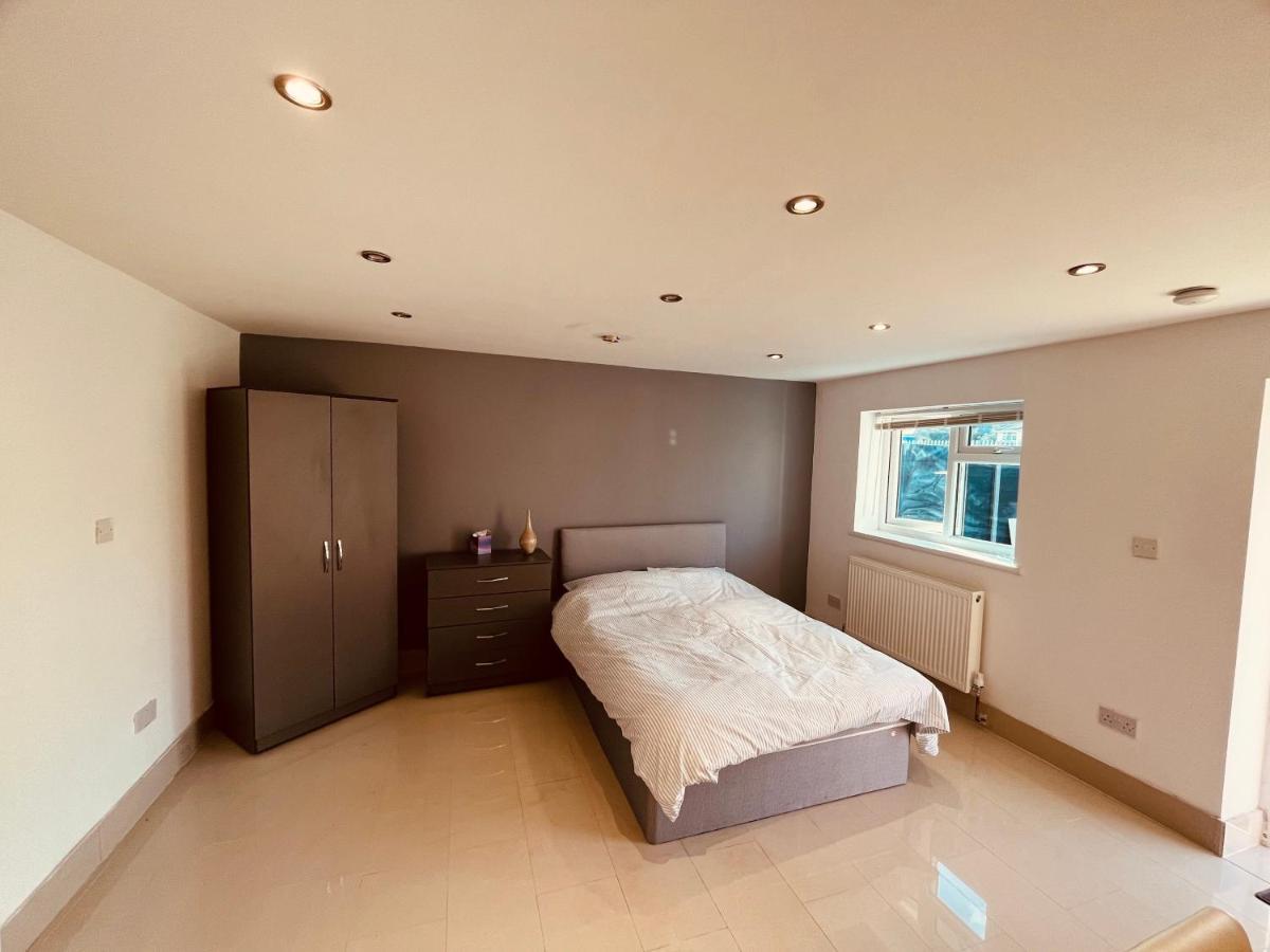 Large Studio Flat B Near Heathrow Hillingdon Eksteriør bilde
