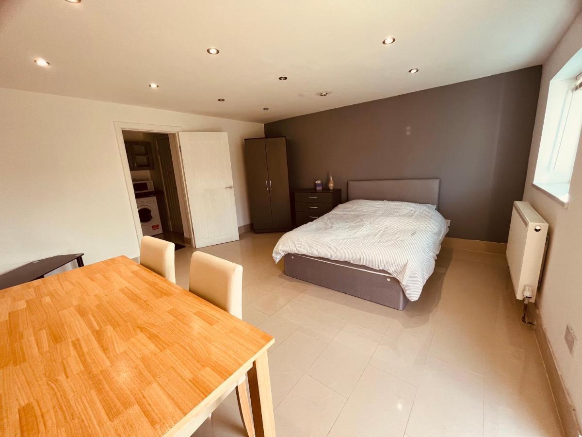 Large Studio Flat B Near Heathrow Hillingdon Eksteriør bilde