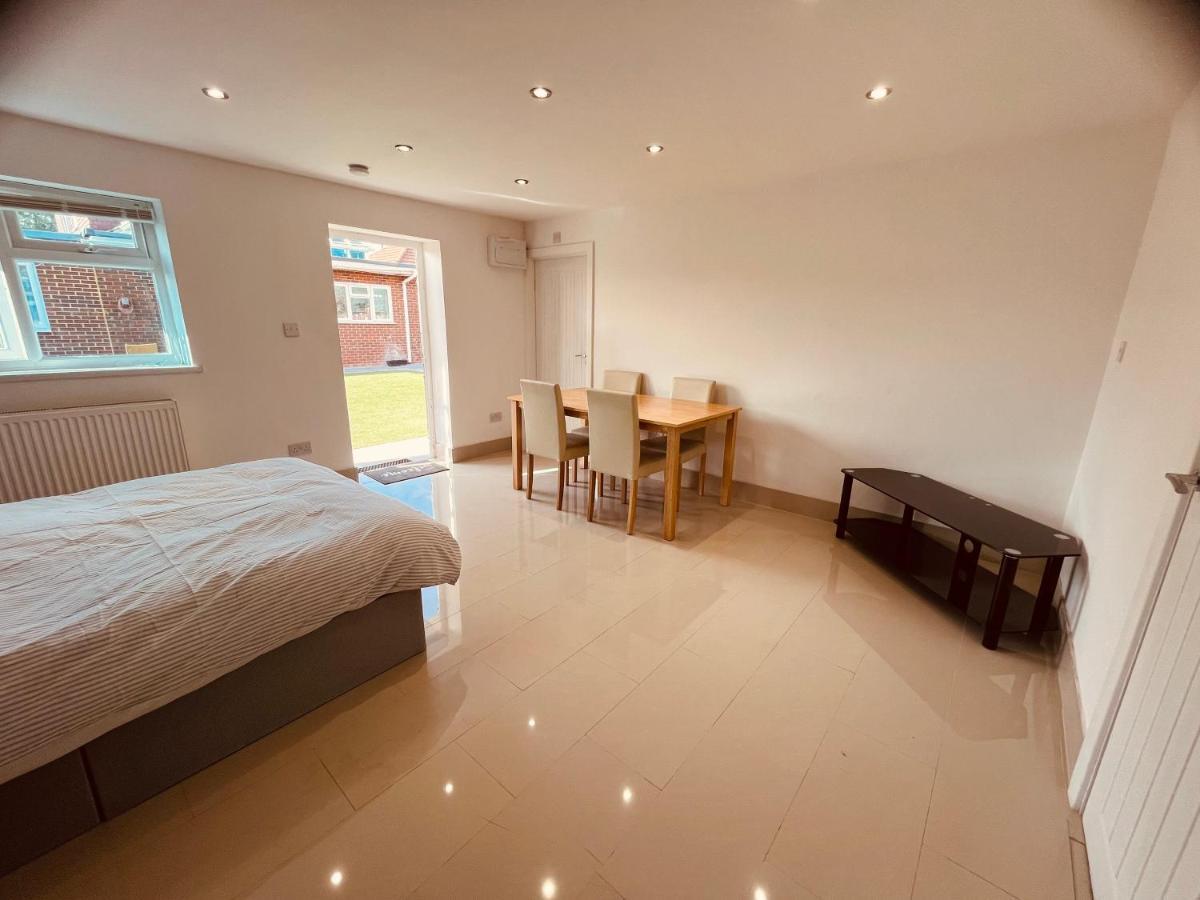 Large Studio Flat B Near Heathrow Hillingdon Eksteriør bilde
